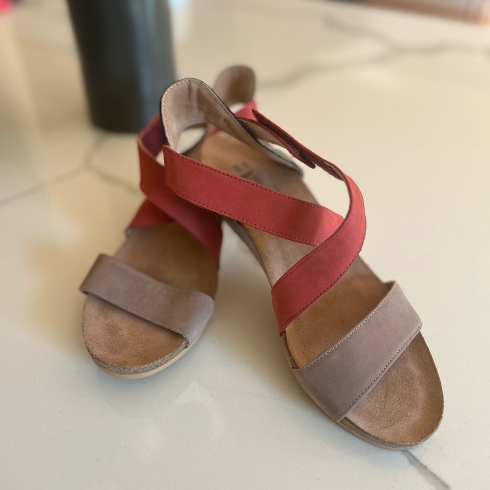 Naot Vixen tri-color sandal sz 40 - Picture 3 of 5